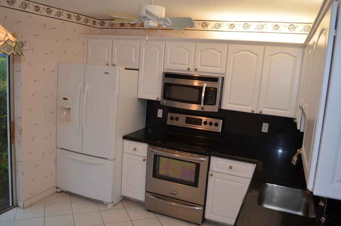 For Sale: $299,900 (3 beds, 2 baths, 1393 Square Feet)