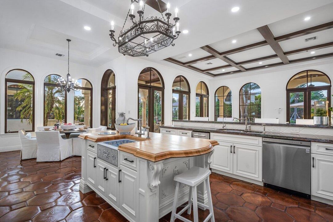 For Sale: $6,880,000 (6 beds, 5 baths, 5922 Square Feet)