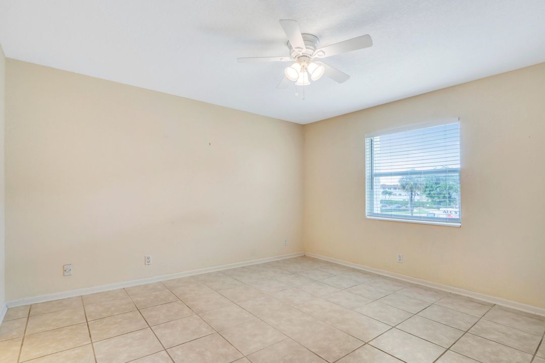 For Sale: $300,000 (2 beds, 2 baths, 936 Square Feet)
