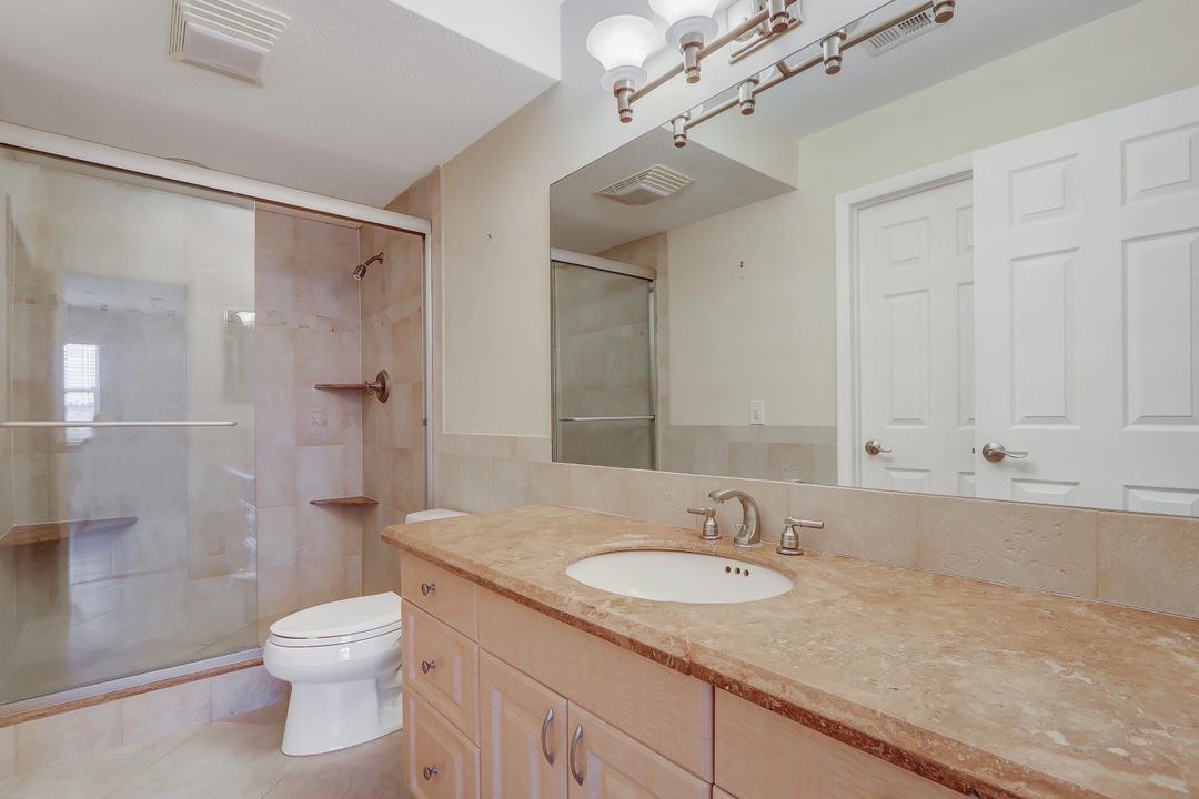 For Sale: $300,000 (2 beds, 2 baths, 936 Square Feet)