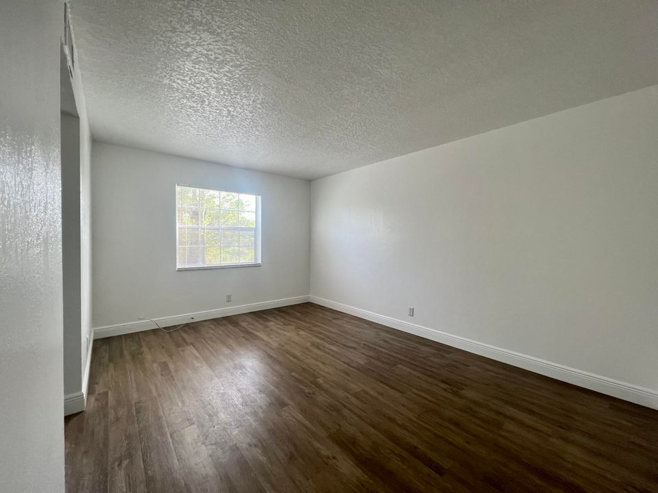 For Rent: $2,100 (2 beds, 2 baths, 935 Square Feet)