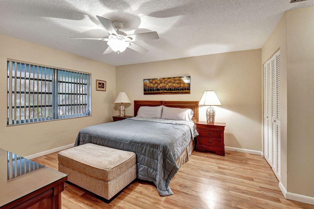 For Sale: $212,000 (2 beds, 2 baths, 1005 Square Feet)