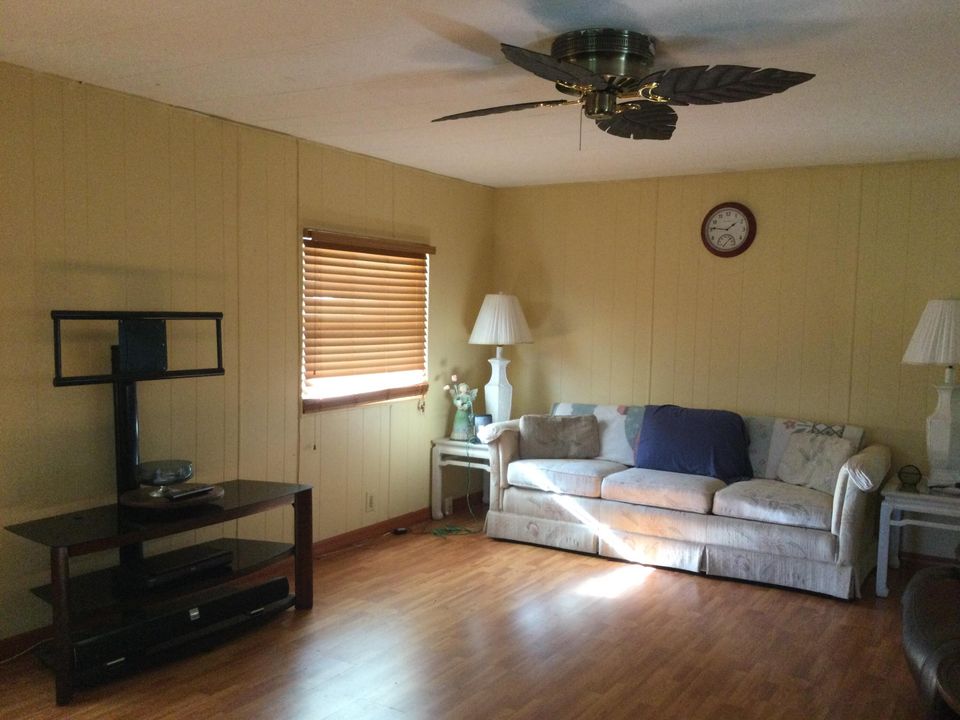 For Sale: $34,990 (2 beds, 2 baths, 1245 Square Feet)