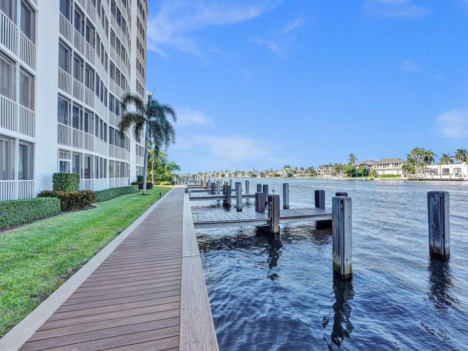 For Sale: $650,000 (2 beds, 2 baths, 1201 Square Feet)