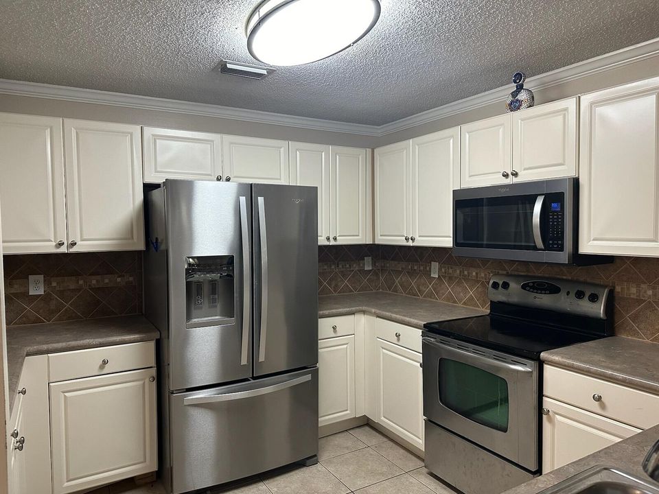 Active With Contract: $3,000 (4 beds, 2 baths, 1796 Square Feet)