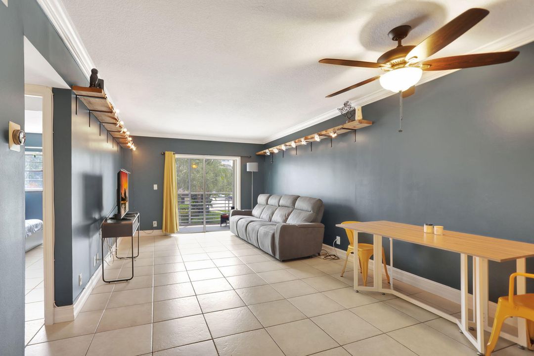 Active With Contract: $1,950 (1 beds, 1 baths, 590 Square Feet)