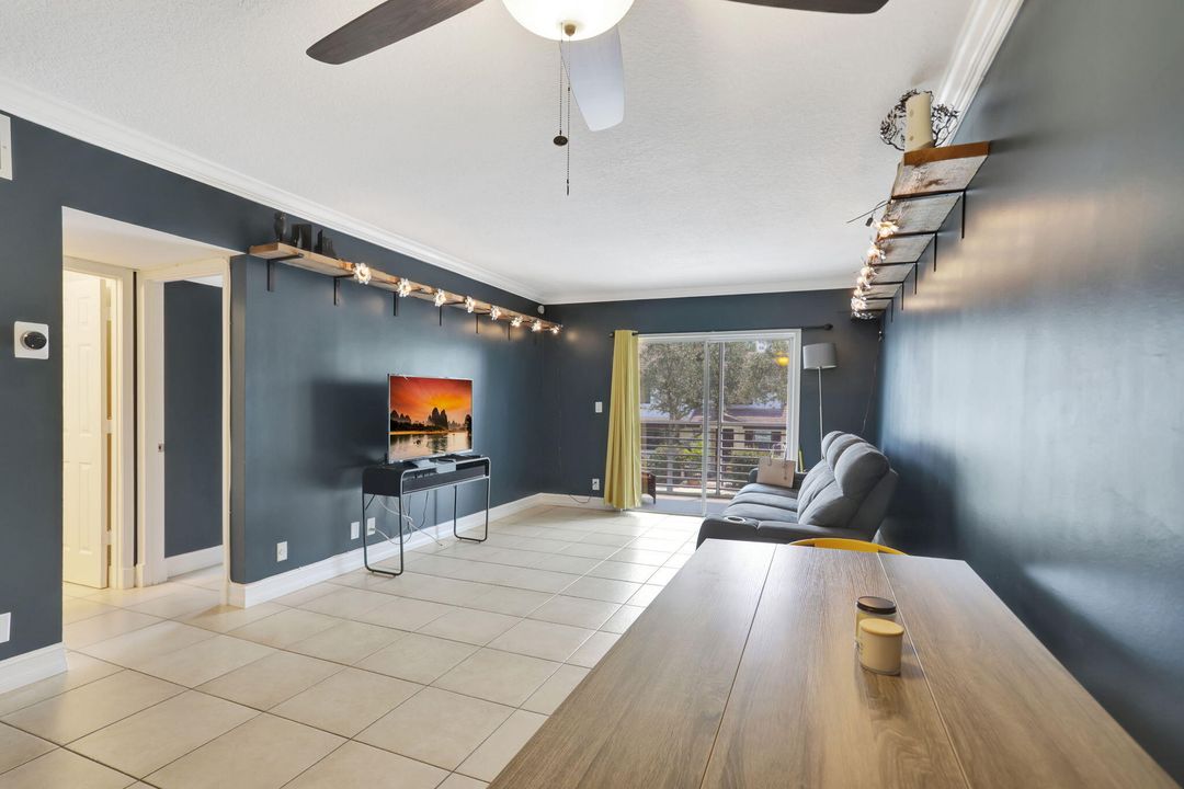 Active With Contract: $1,950 (1 beds, 1 baths, 590 Square Feet)