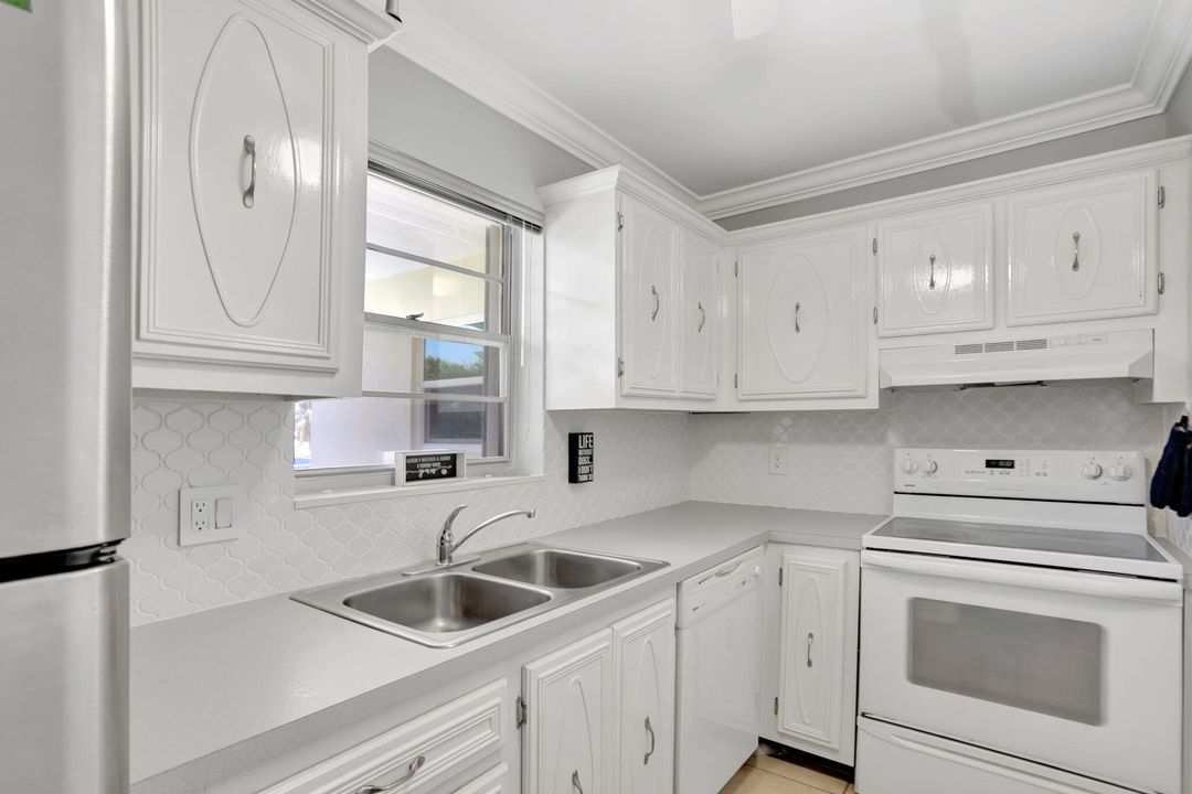 Active With Contract: $1,950 (1 beds, 1 baths, 590 Square Feet)