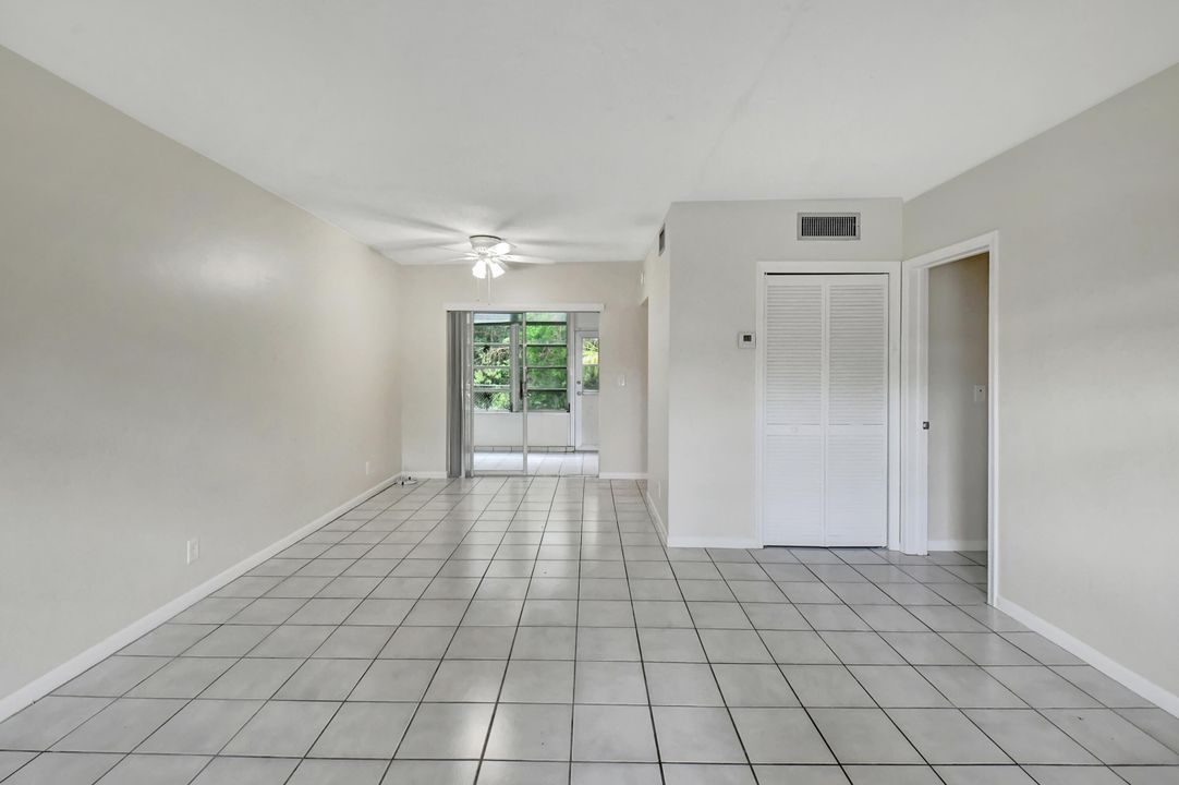 For Sale: $185,000 (1 beds, 1 baths, 774 Square Feet)