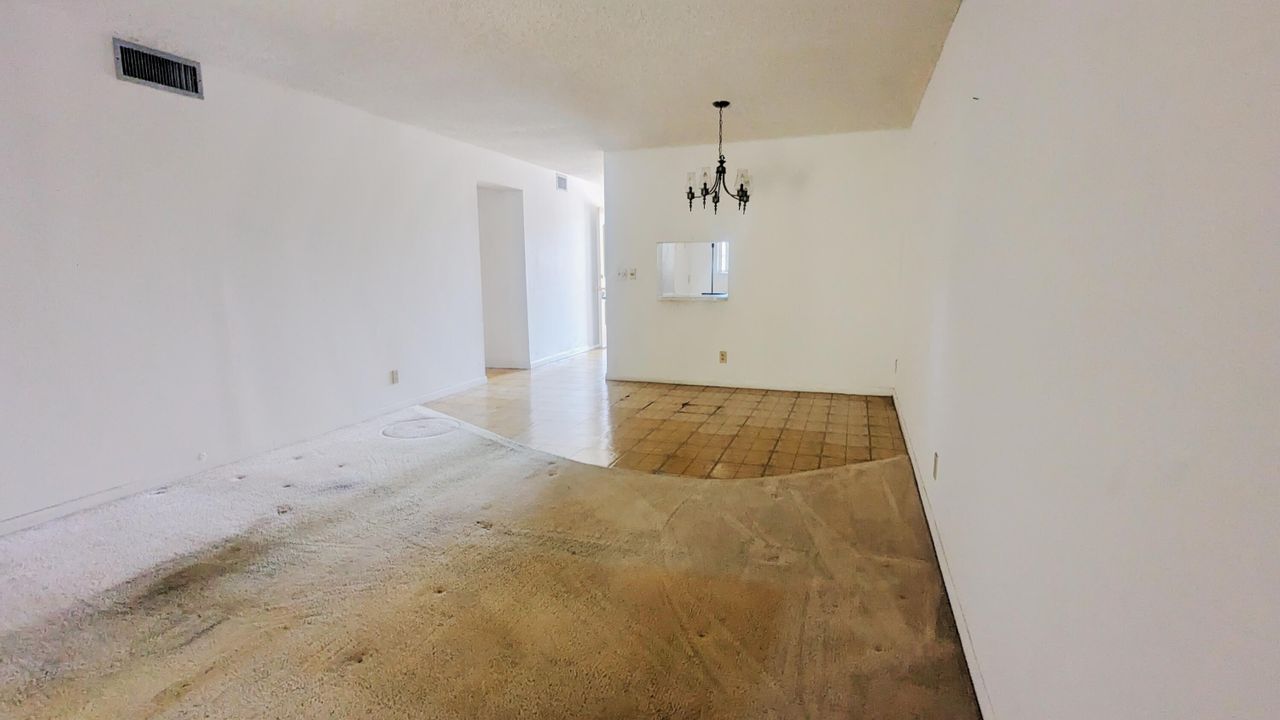 For Sale: $134,900 (2 beds, 2 baths, 982 Square Feet)