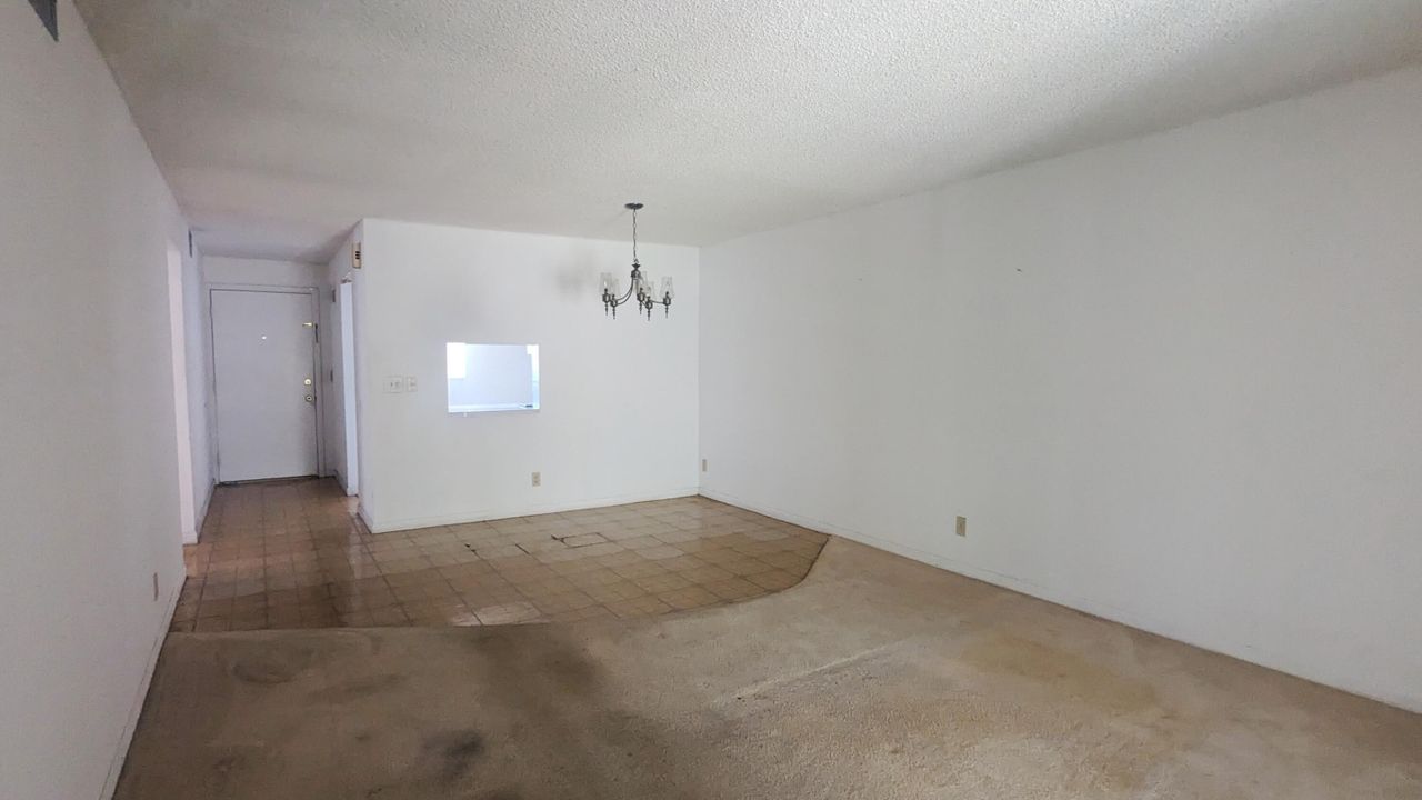 For Sale: $134,900 (2 beds, 2 baths, 982 Square Feet)