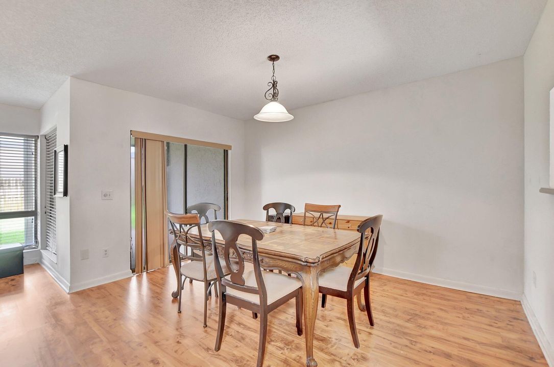 For Sale: $550,000 (3 beds, 2 baths, 1576 Square Feet)