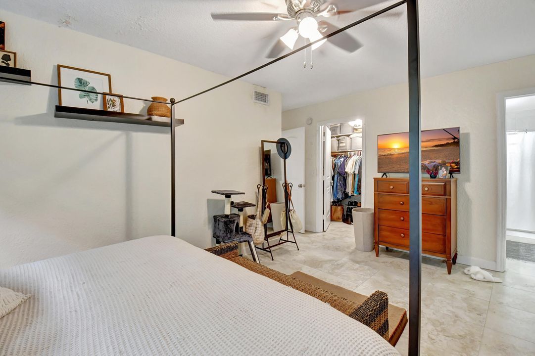 For Sale: $200,000 (1 beds, 1 baths, 774 Square Feet)