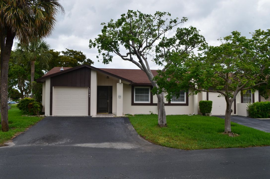 For Sale: $299,900 (3 beds, 2 baths, 1393 Square Feet)