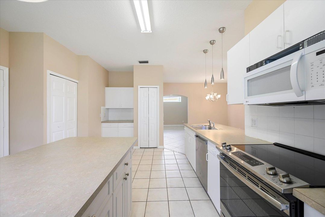 For Sale: $319,000 (2 beds, 2 baths, 1540 Square Feet)