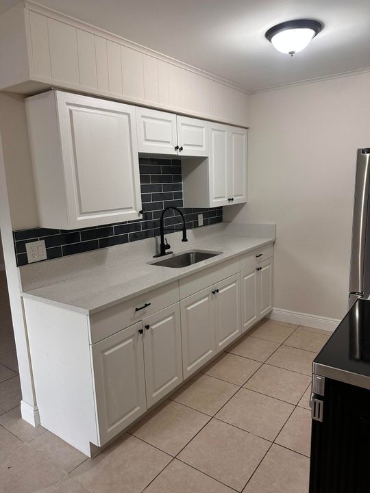 For Rent: $2,150 (2 beds, 1 baths, 850 Square Feet)