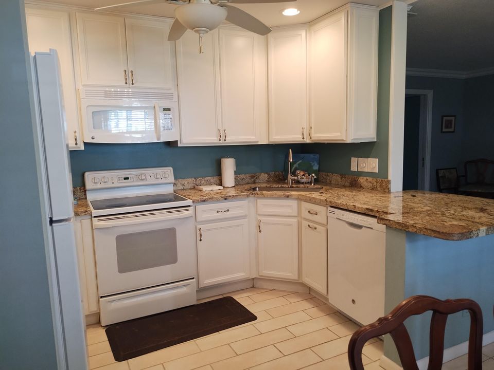 For Sale: $360,000 (2 beds, 1 baths, 1011 Square Feet)