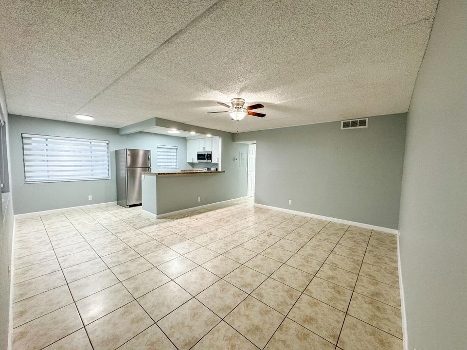 For Rent: $1,900 (2 beds, 2 baths, 920 Square Feet)