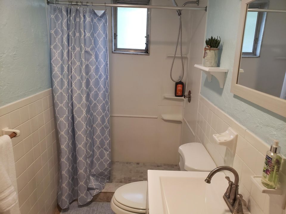 For Rent: $1,900 (1 beds, 1 baths, 520 Square Feet)