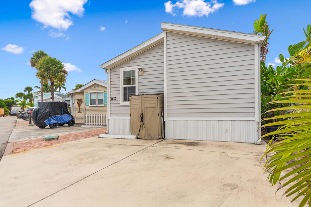 For Sale: $425,000 (2 beds, 2 baths, 660 Square Feet)