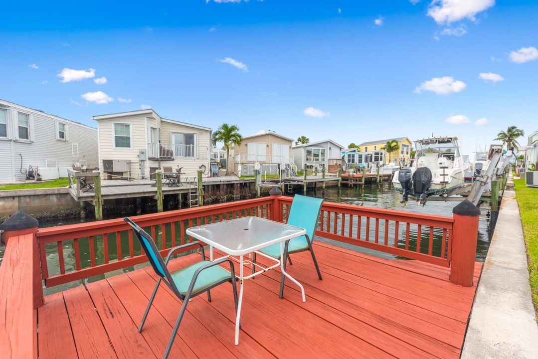 For Sale: $425,000 (2 beds, 2 baths, 660 Square Feet)