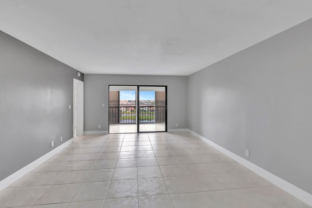 For Sale: $275,000 (2 beds, 2 baths, 1150 Square Feet)