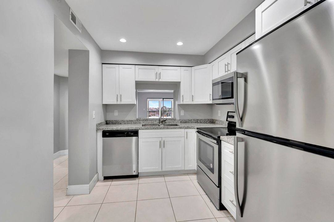 For Sale: $275,000 (2 beds, 2 baths, 1150 Square Feet)