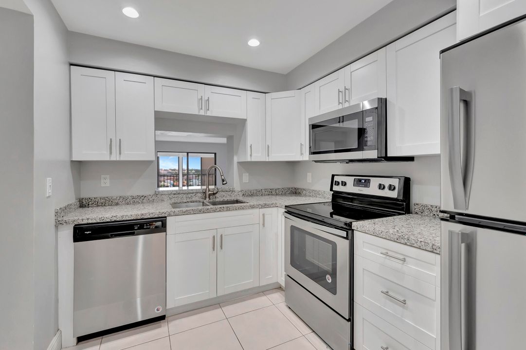 For Sale: $275,000 (2 beds, 2 baths, 1150 Square Feet)