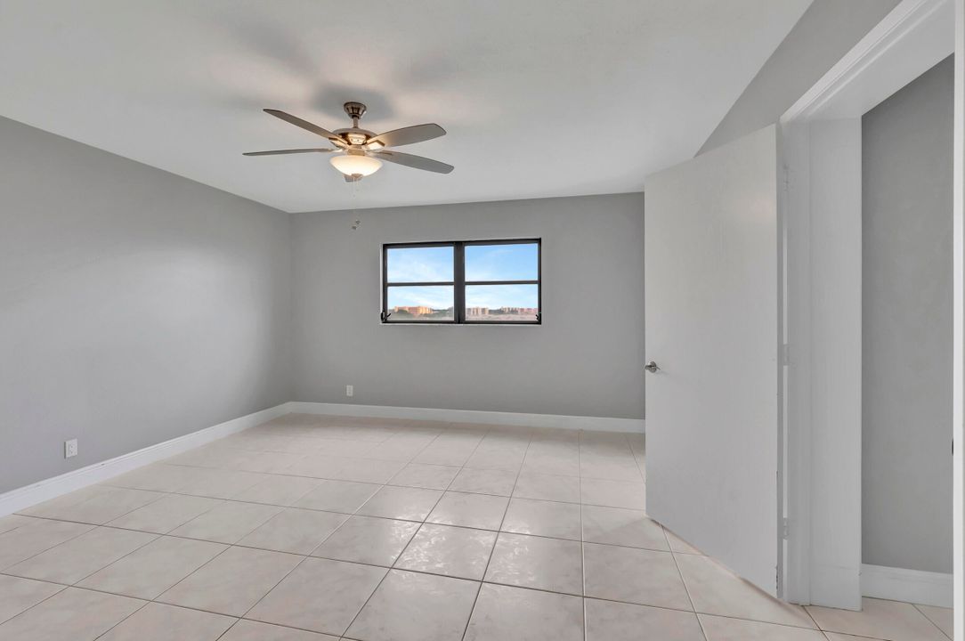 For Sale: $275,000 (2 beds, 2 baths, 1150 Square Feet)