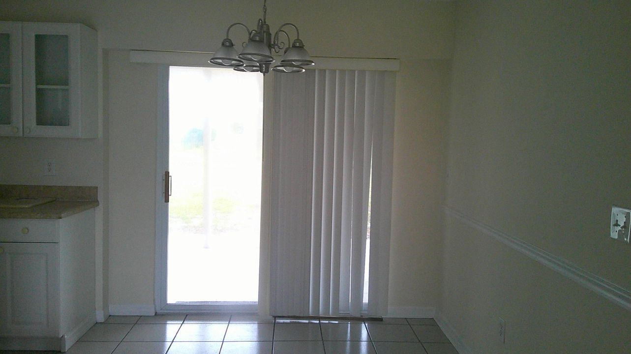 For Rent: $2,000 (2 beds, 2 baths, 894 Square Feet)