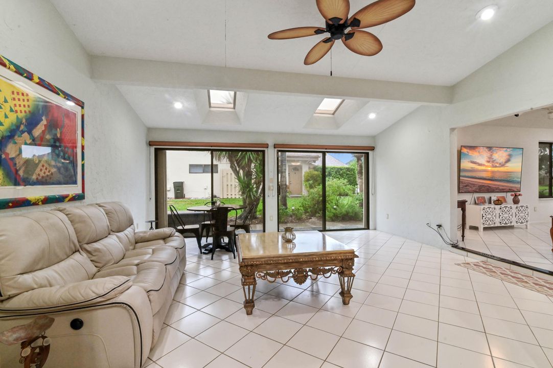 For Sale: $370,000 (2 beds, 2 baths, 1631 Square Feet)