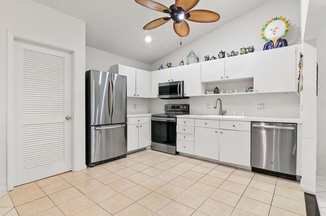 For Sale: $370,000 (2 beds, 2 baths, 1631 Square Feet)