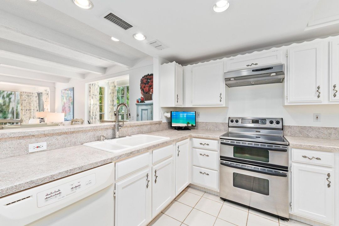 For Sale: $725,000 (2 beds, 2 baths, 1700 Square Feet)