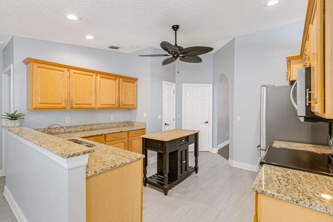 Active With Contract: $600,000 (3 beds, 2 baths, 2190 Square Feet)