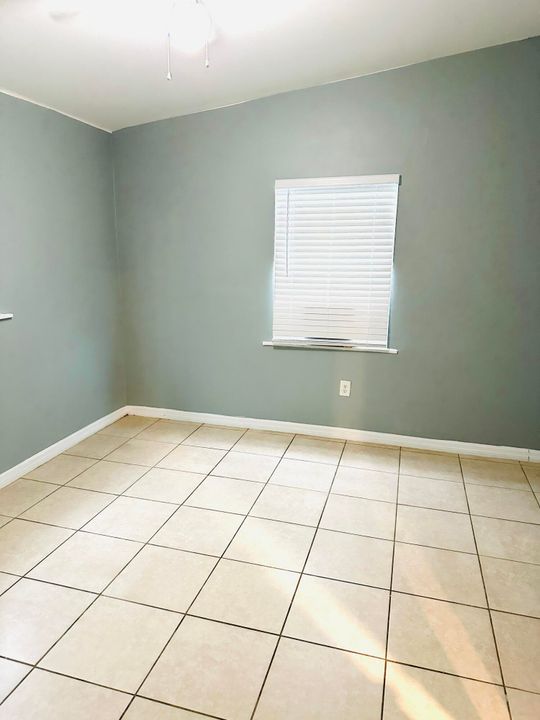 For Rent: $2,350 (2 beds, 1 baths, 1429 Square Feet)