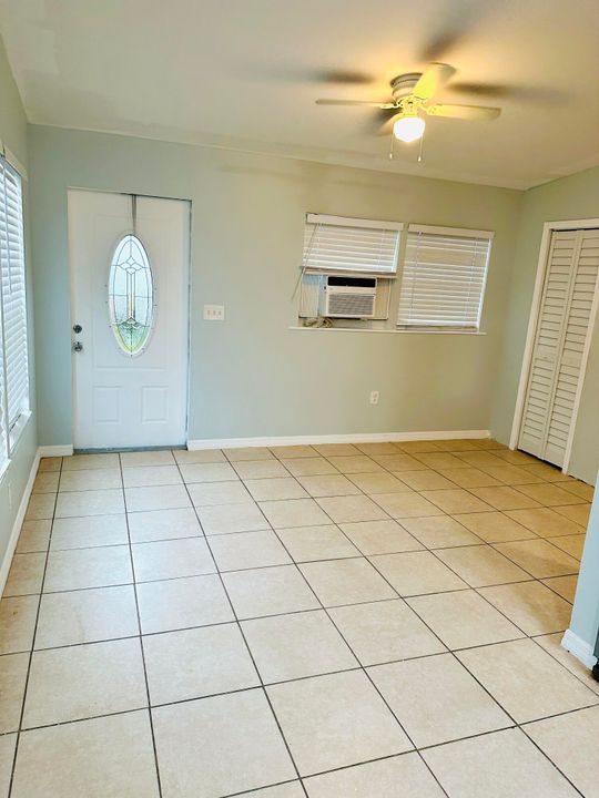 For Rent: $2,350 (2 beds, 1 baths, 1429 Square Feet)