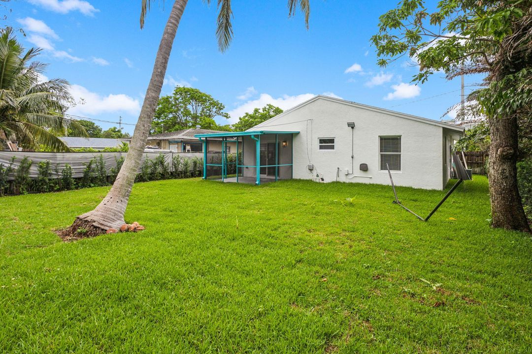 For Sale: $1,200,000 (3 beds, 2 baths, 1208 Square Feet)