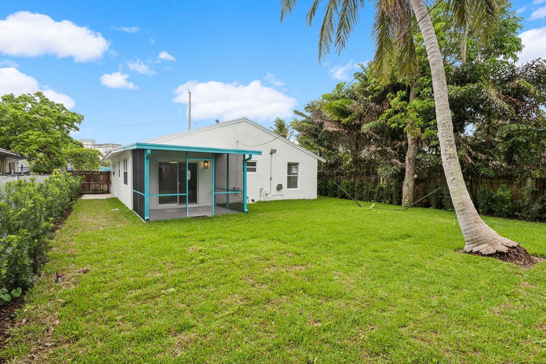 For Sale: $1,200,000 (3 beds, 2 baths, 1208 Square Feet)