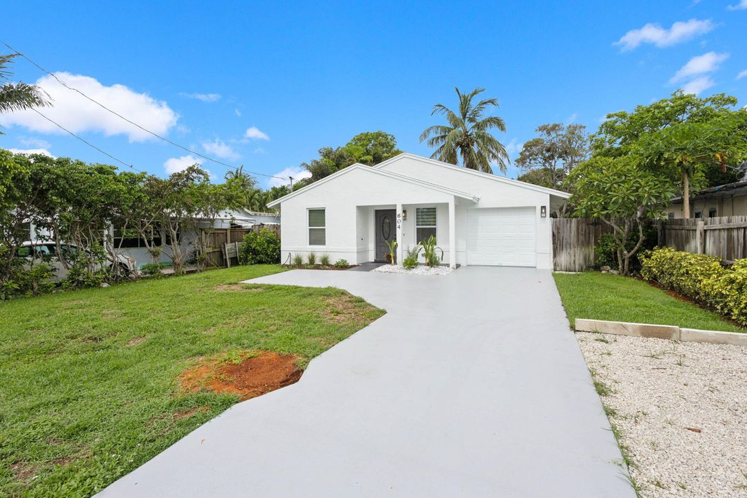 For Sale: $1,200,000 (3 beds, 2 baths, 1208 Square Feet)