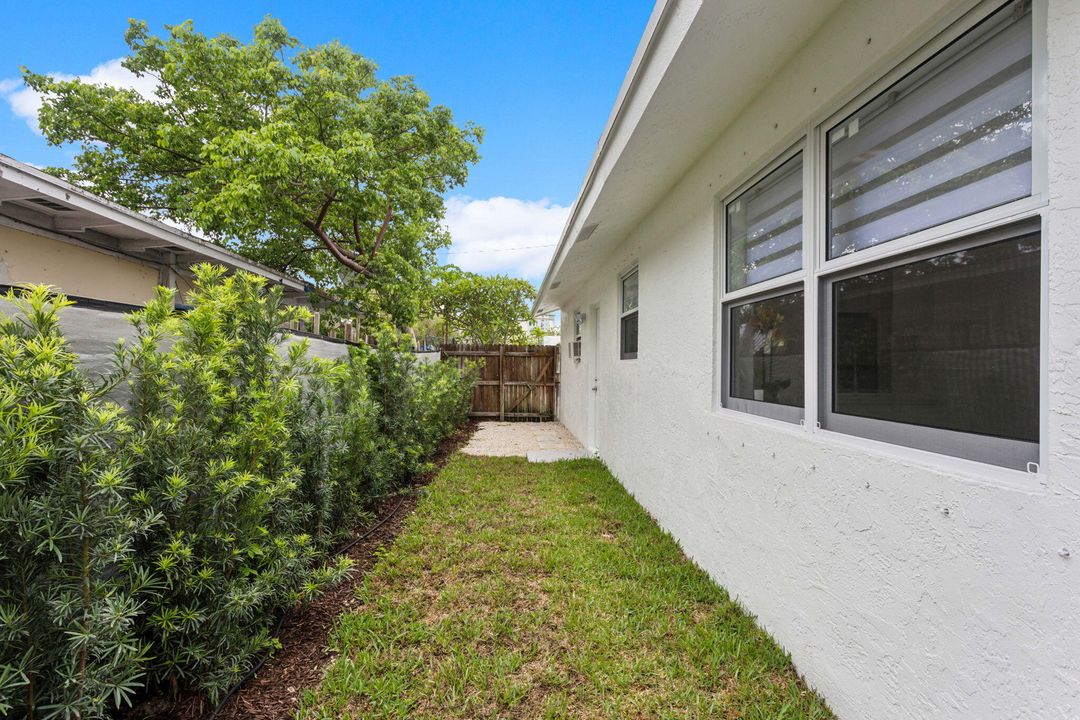 For Sale: $1,200,000 (3 beds, 2 baths, 1208 Square Feet)