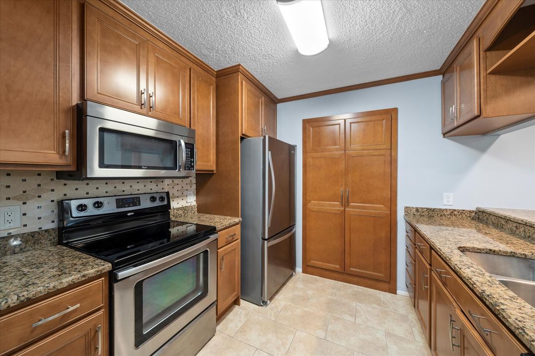For Sale: $245,000 (2 beds, 2 baths, 1188 Square Feet)