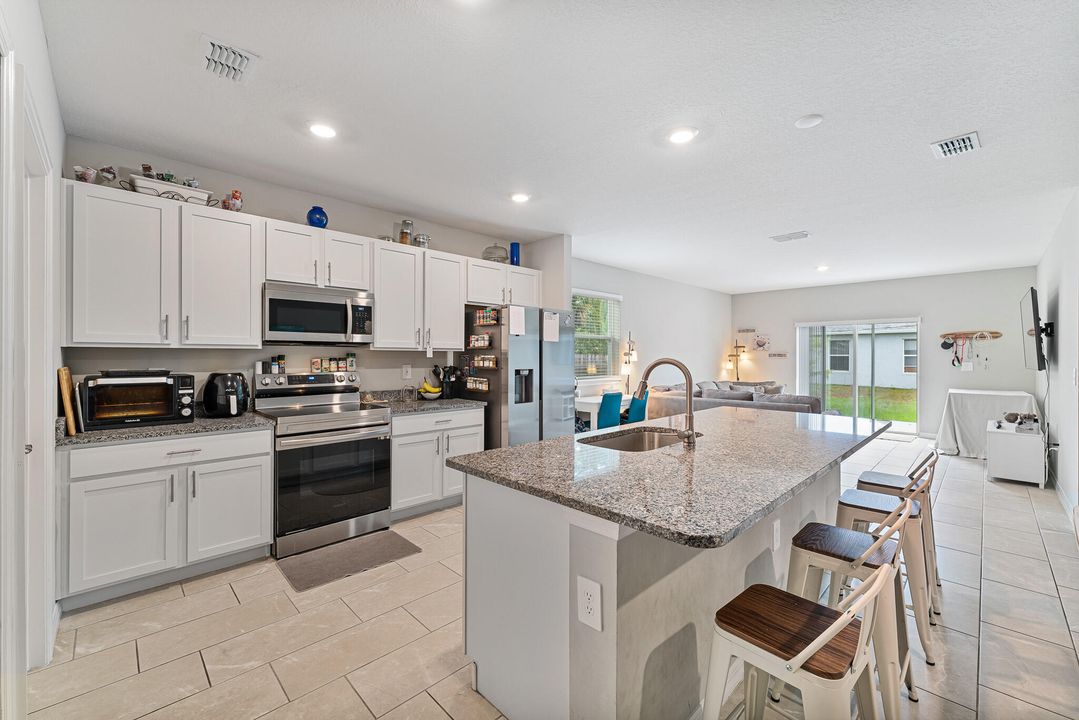For Sale: $449,999 (4 beds, 2 baths, 1874 Square Feet)