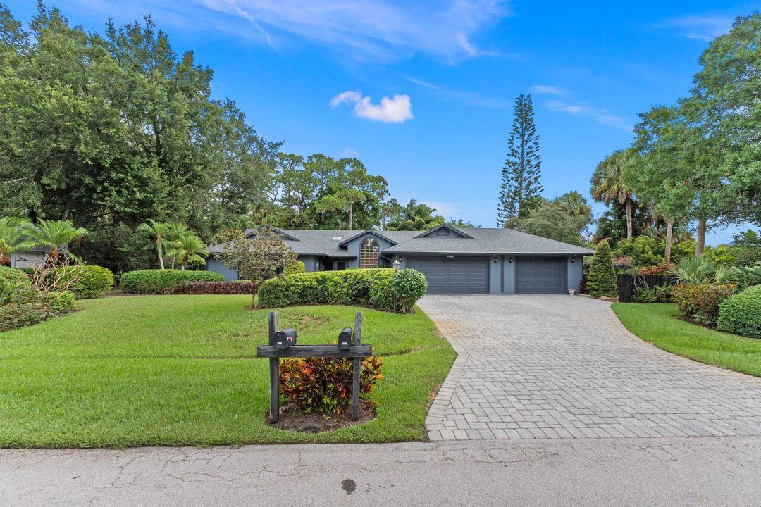 For Sale: $550,000 (3 beds, 2 baths, 1818 Square Feet)