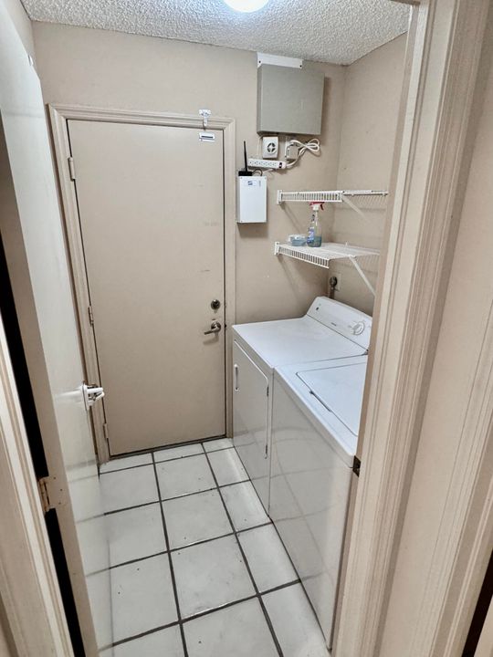 Active With Contract: $2,300 (2 beds, 2 baths, 1409 Square Feet)