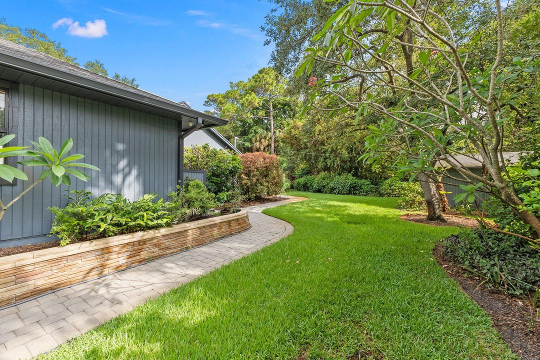 For Sale: $550,000 (3 beds, 2 baths, 1818 Square Feet)