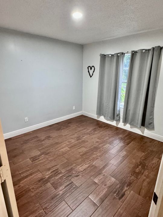 Active With Contract: $2,300 (2 beds, 2 baths, 1409 Square Feet)