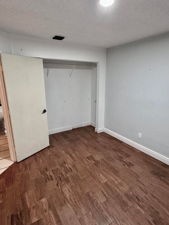 Active With Contract: $2,300 (2 beds, 2 baths, 1409 Square Feet)