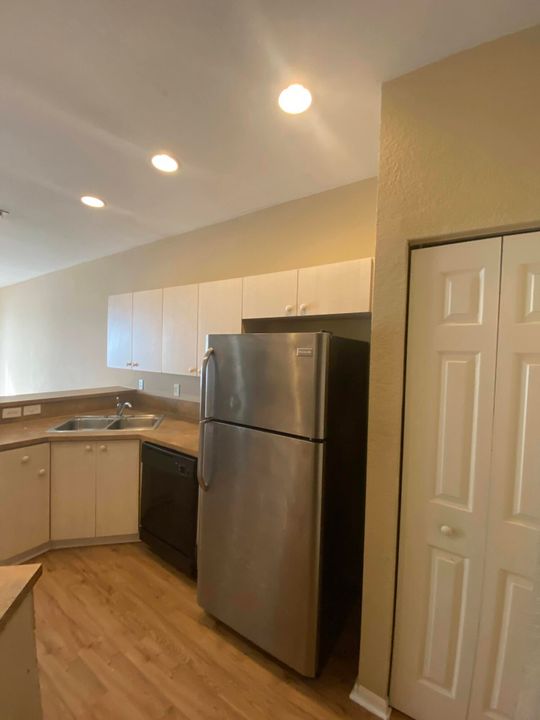 For Rent: $2,500 (3 beds, 2 baths, 1928 Square Feet)