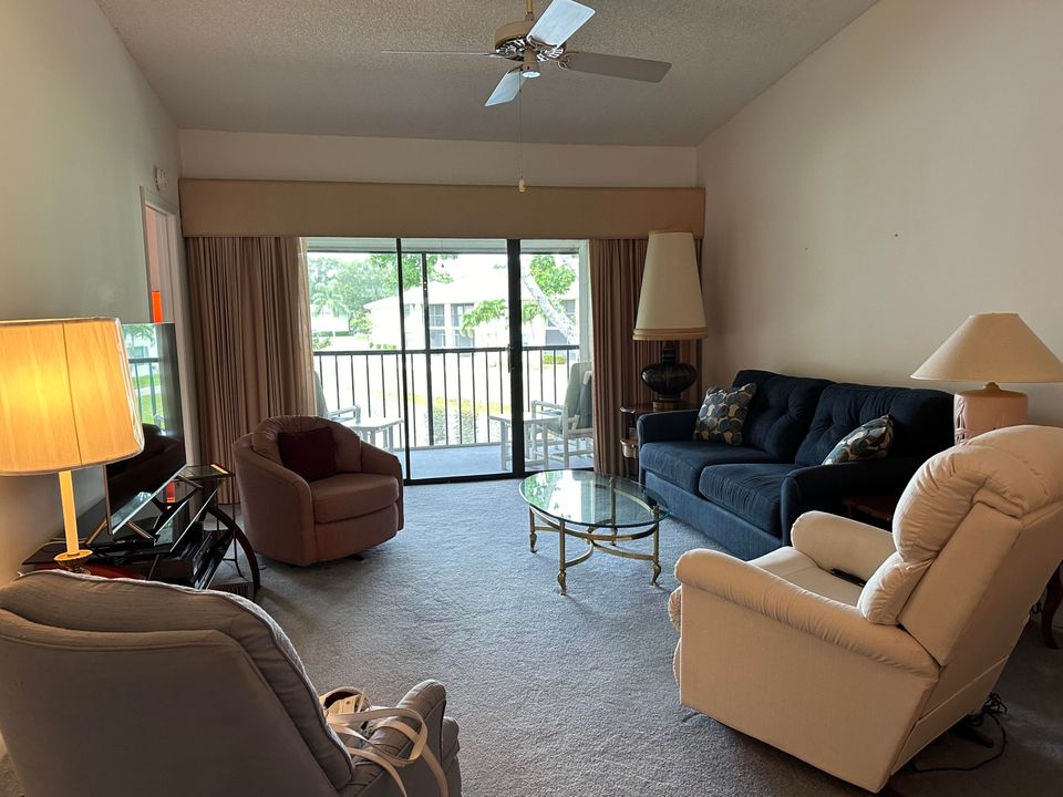 For Sale: $329,900 (2 beds, 2 baths, 1200 Square Feet)