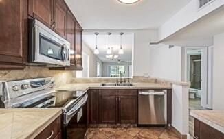 Active With Contract: $2,300 (2 beds, 2 baths, 1125 Square Feet)